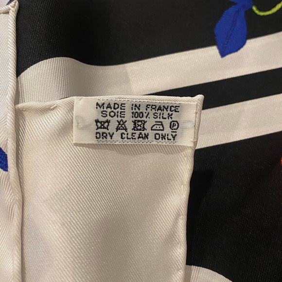 Authentic Hermes silk scarf - Picture 16 of 16